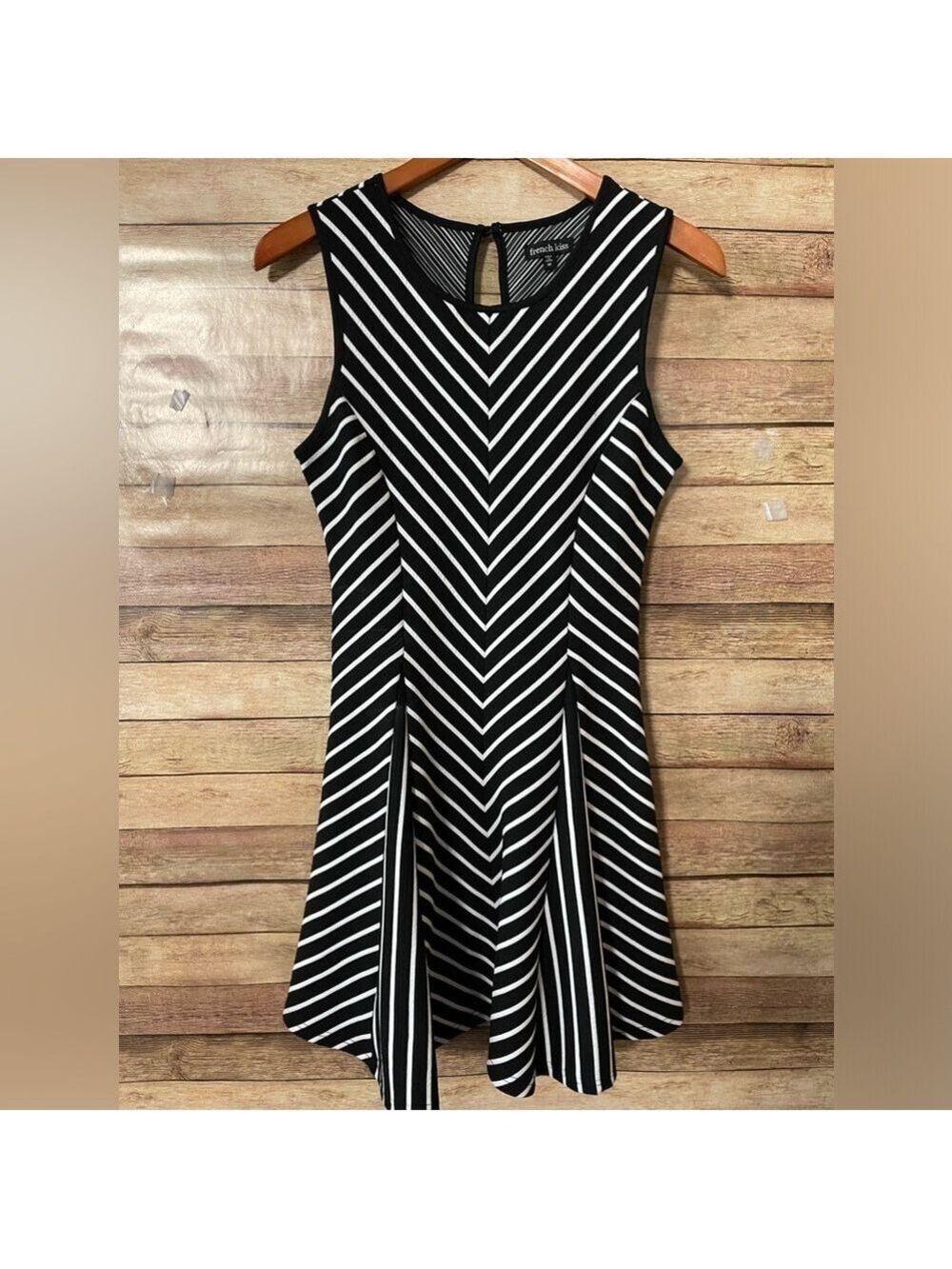 French Kiss Women’s Chevron Black And White Striped Dress Size: Medium